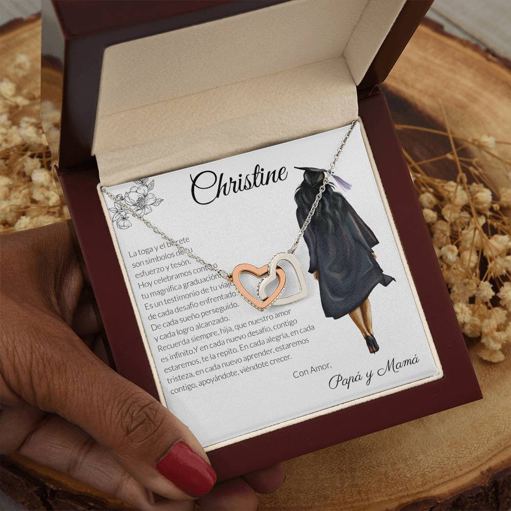 Joya del Triunfo: Collar Corazones Entrelazados con Mensaje del Corazón