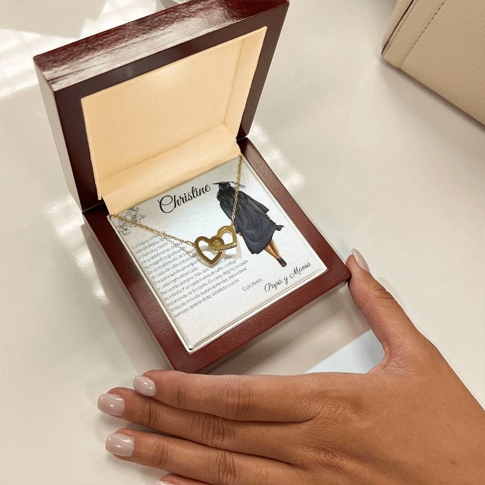 Joya del Triunfo: Collar Corazones Entrelazados con Mensaje del Corazón