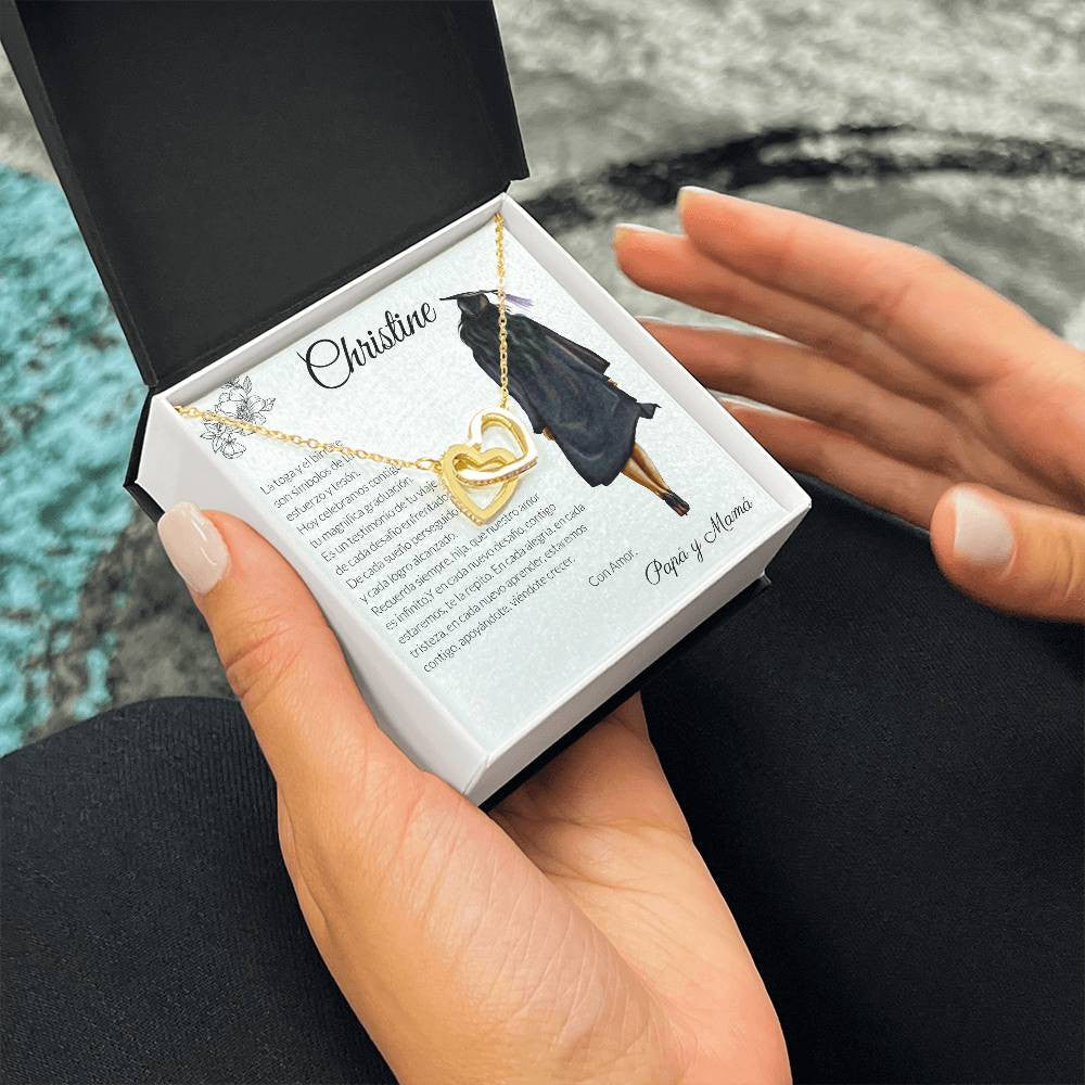 Joya del Triunfo: Collar Corazones Entrelazados con Mensaje del Corazón